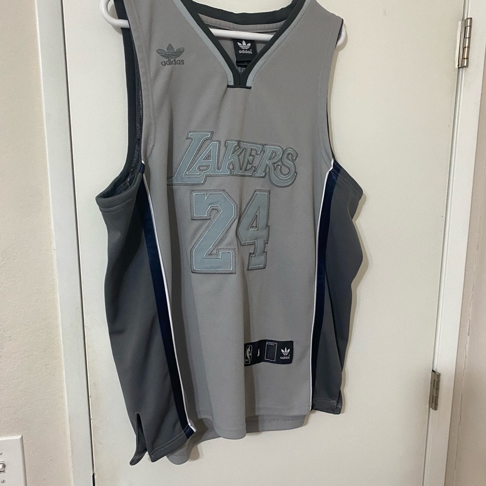 Lakers Kobe Bryant Jersey - Sz M - Authentic